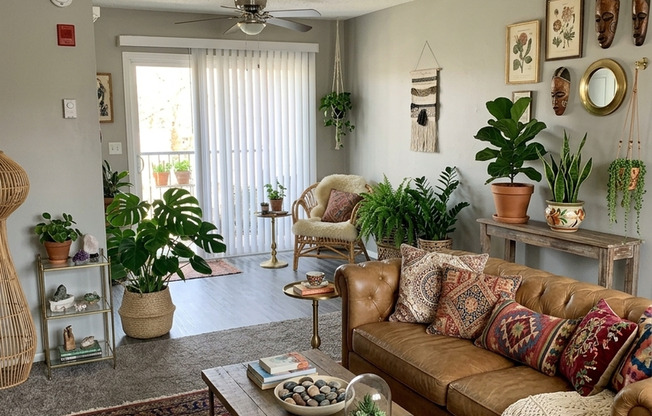 2 beds, 1 bath, 825 sqft, $890, Unit 2931-2