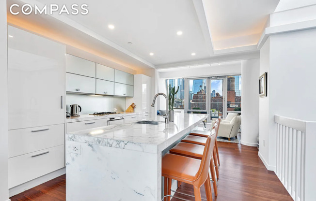 444 W 19 ST