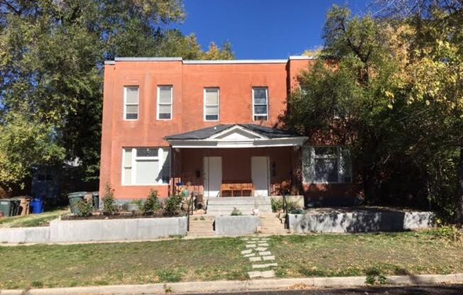 Private Guy Room in 5 bedroom 2 bath triplex