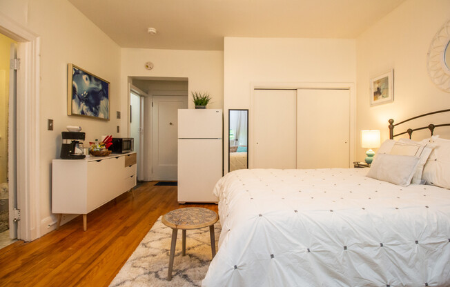 Studio, 1 bath, 450 sqft, $3,800, Unit C4