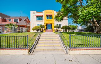 563 N Heliotrope Dr