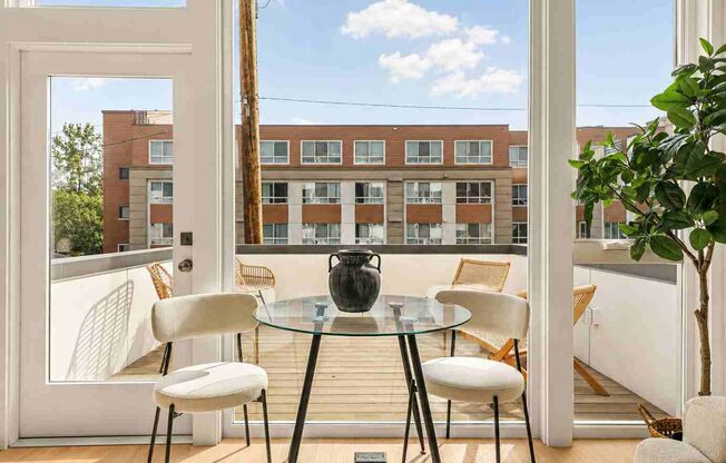 Studio, 1 bath, 422 sqft, $1,595, Unit Unit 204