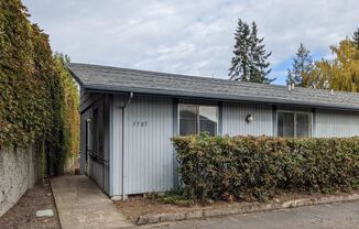 3501 Manor Dr NE