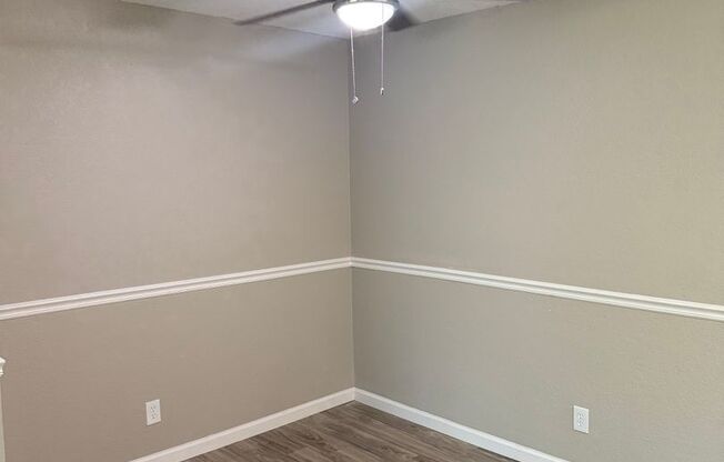 2 beds, 1 bath, 775 sqft, $1,645, Unit 17
