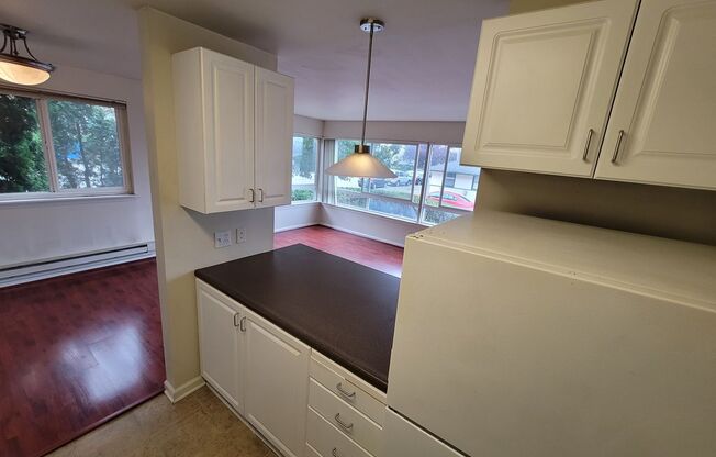 2 beds, 1 bath, 820 sqft, $2,795, Unit R-212