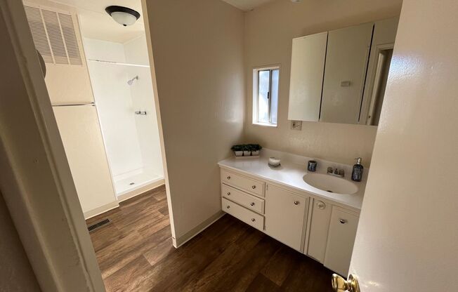 2 beds, 1 bath, 960 sqft, $3,250, Unit 85