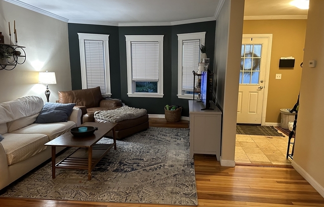 2 beds, 1 bath, 1,000 sqft, $2,700, Unit 25