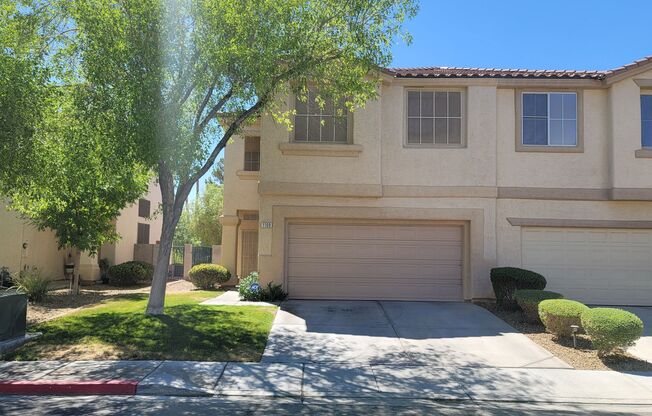 1109 Scenic Crest Dr // Seven Hills Townhome available for rent