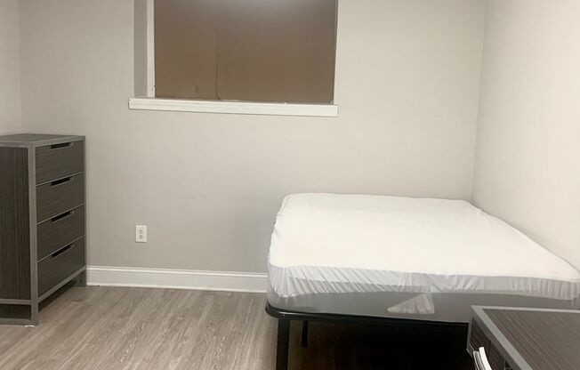 3 beds, 1 bath, 200 sqft, $625, Unit A9 - 3