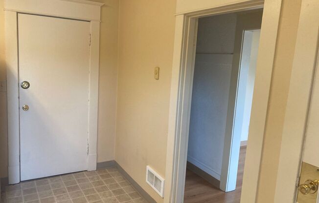 1 bed, 1 bath, 451 sqft, $1,045, Unit #4