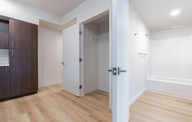 1 bed, 1 bath, 600 sqft, $1,705, Unit 401