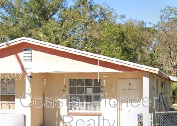 1016 E SENECA AVE