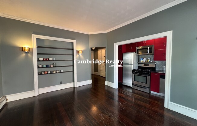 15 TROWBRIDGE ST