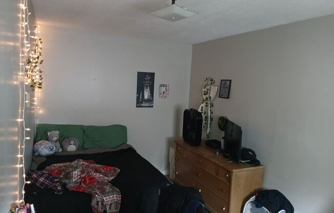 2 beds, 1 bath, 600 sqft, $725, Unit Apt. 4