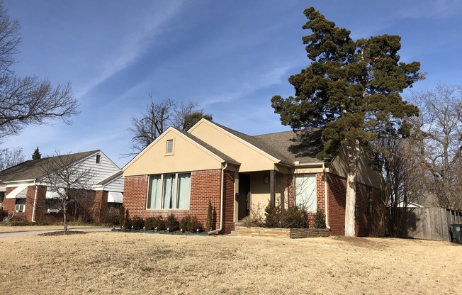 Updated Florence Park South Bungalow! 2 Bed, 1 Bath - Open Floorplan!