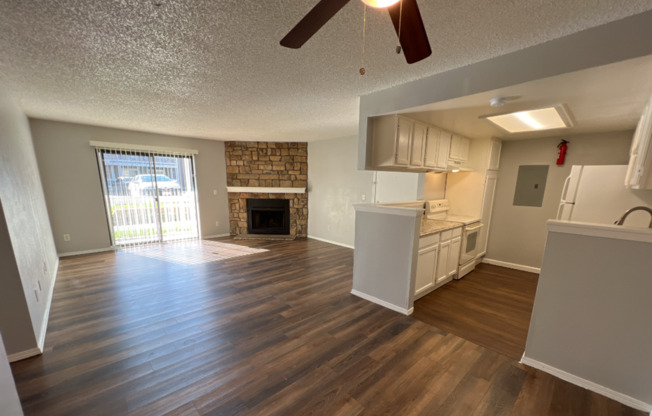 Spacious ground level 3 bedroom Condo in Robinwood! Available Now!