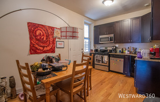 3025 W DIVERSEY