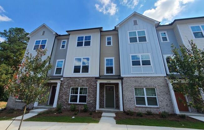 1608 FALCON CREST WAY