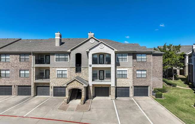 exterior view of Stoneleigh on Spring Creek apartments with garages in Garland, TX