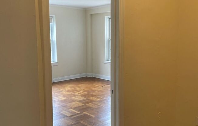 1 bed, 1 bath, 768 sqft, $1,400, Unit Royal York 810