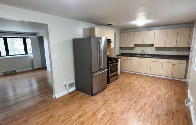Beautiful 3 Bedroom 1 Bathroom in Penn Hills- Central AC, Hardwood Floors, Integral Garage - Available 9/1!