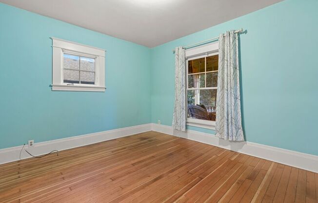 5726 N INTERSTATE HIGHWAY AVE