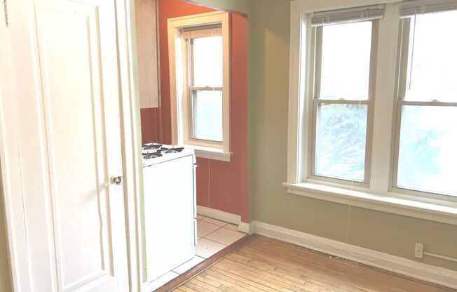 Studio, 1 bath, $725, Unit 02