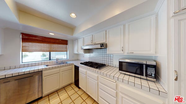 1470 PALISADES DR