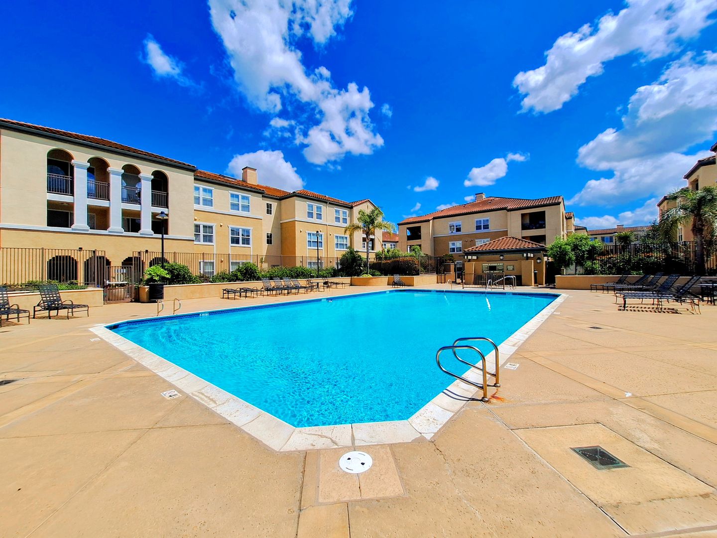 Beautiful 2bd Condo In Gated Community With Pool, Gym, and In-unit Laundry!