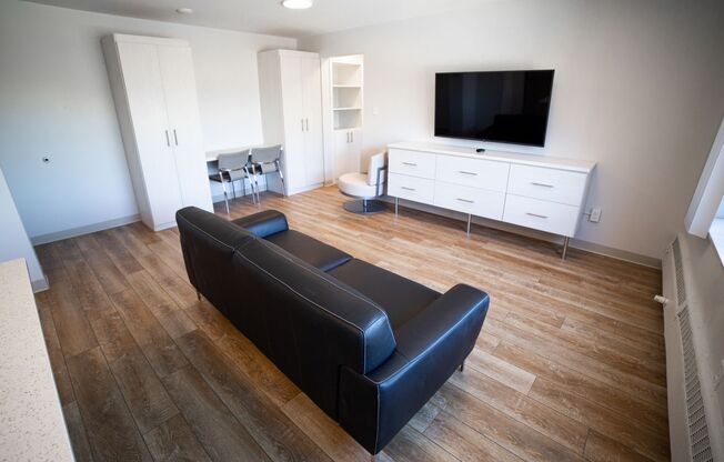 1 bed, 1 bath, 650 sqft, $1,275, Unit 3431-305