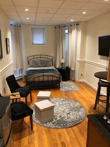 302 NEWBURY ST