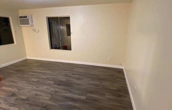 2 beds, 1 bath, $1,650