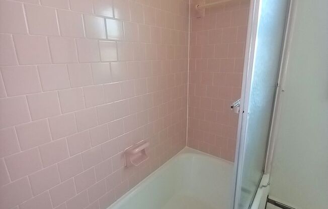 2 beds, 1 bath, 903 sqft, $1,290, Unit D-1