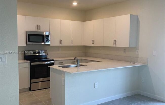 3 beds, 2.5 baths, $3,250, Unit # 11434