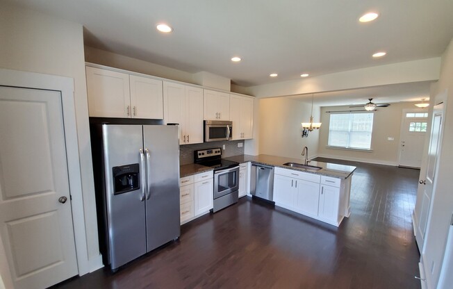 Beautiful townhouse close to uptown