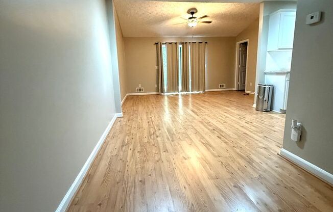 3 Bedroom Townhome located walking distance to Downtown Woodstock!