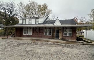 1619 N Liberty Street -Unit 1 Downstairs Independence, MO 64118/ Recently Remodeled/ 3 Bedroom 2 bath/ Duplex Ground Unit