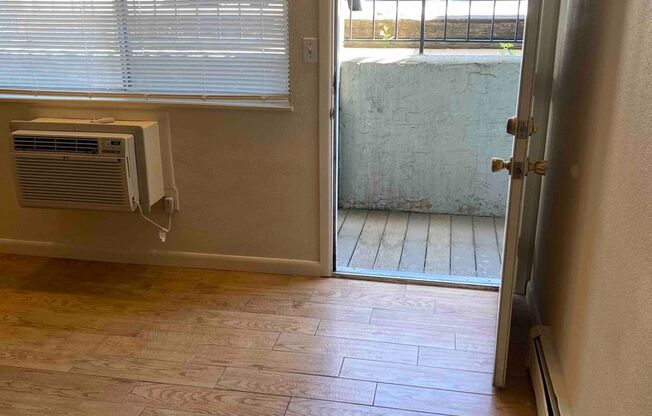 Studio, 1 bath, 300 sqft, $1,095, Unit 108