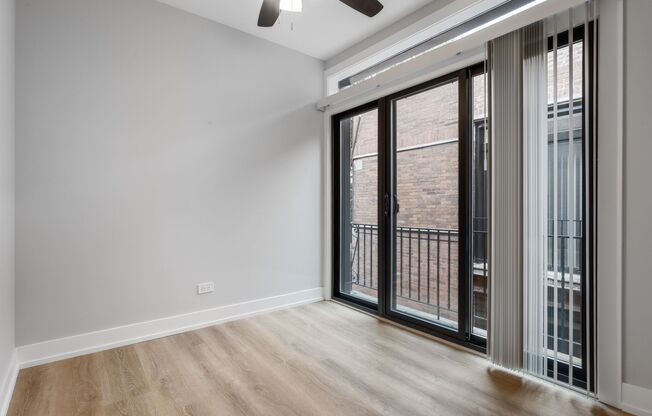 3 beds, 1 bath, 524 sqft, $1,995, Unit 1558.5-3S