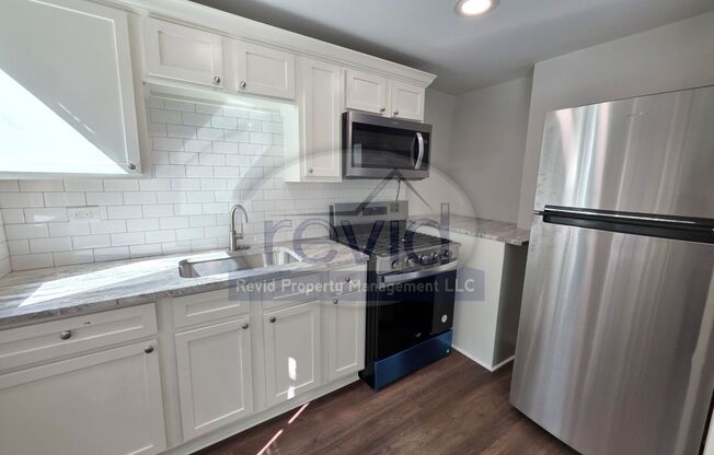 2 beds, 1 bath, 752 sqft, $995, Unit 1301-4