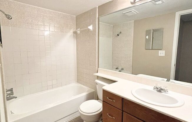 2 beds, 2 baths, 950 sqft, $1,249, Unit Apt 114