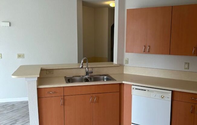 3 beds, 2 baths, $2,200, Unit # 15 201