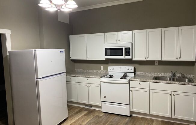 2 beds, 1 bath, 800 sqft, $895, Unit Lower