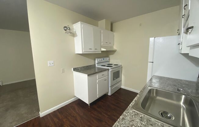 1 bed, 1 bath, 601 sqft, $1,050, Unit D02