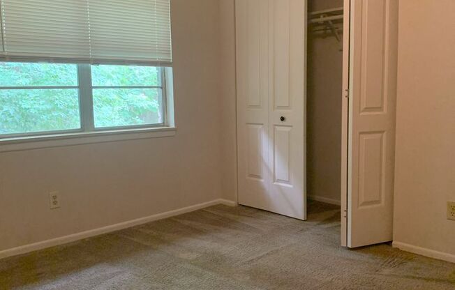 2 beds, 1 bath, 700 sqft, $880, Unit 9018