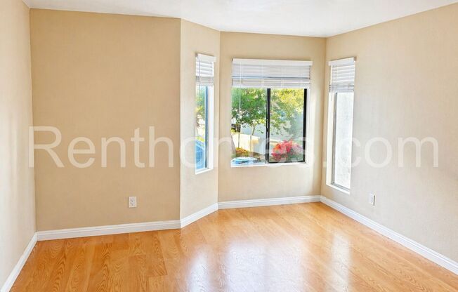 La Jolla/UTC, 8308 Regents Rd #3-O, Gated Development, Community Pool, Spa, Racquetball, Sauna, 2 Parking Spaces