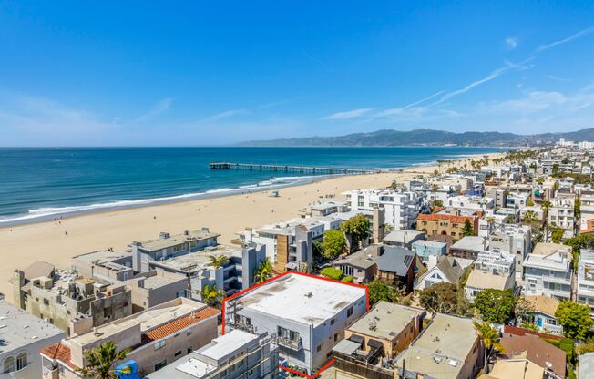 16 Fleet St - Move In Special!