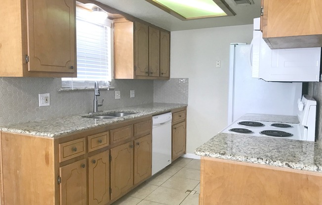 3 beds, 2 baths, $1,325