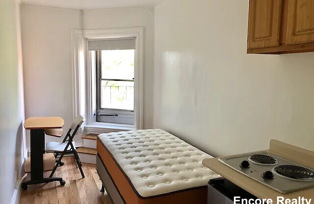 1061 BEACON ST