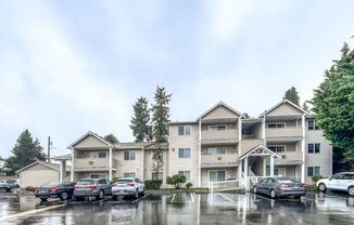 2BR/2BA Everett Condo: Fresh Updates + Gated Access!